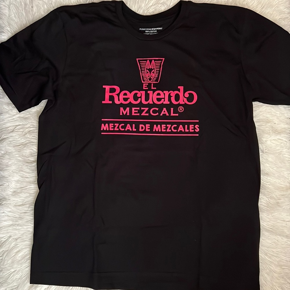 El Recuerdo T-shirt